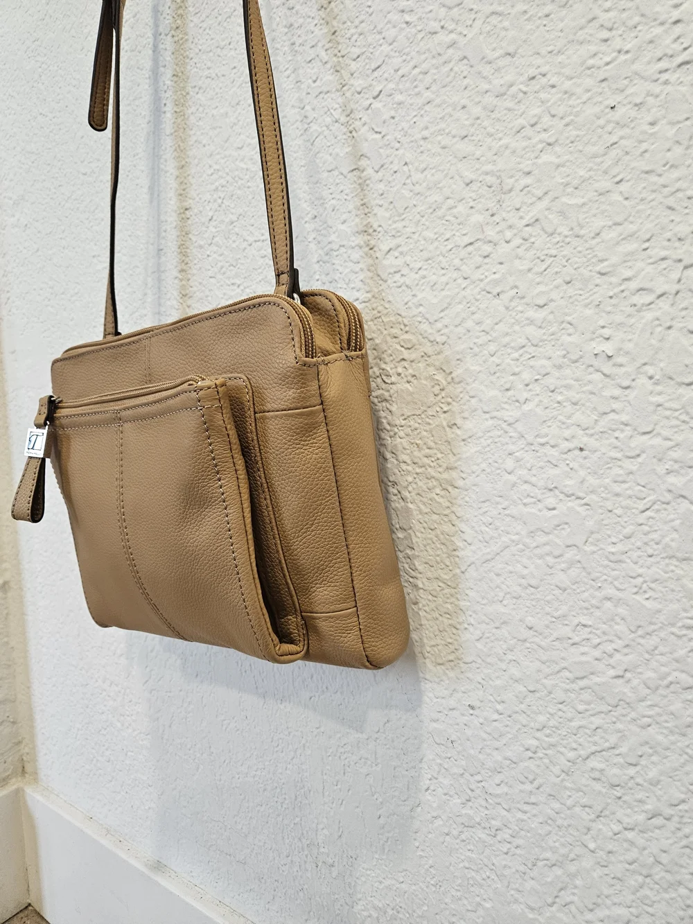 Vintage Tignanello Pebbled Leather Multi-Compartment Organizer Crossbody Bag